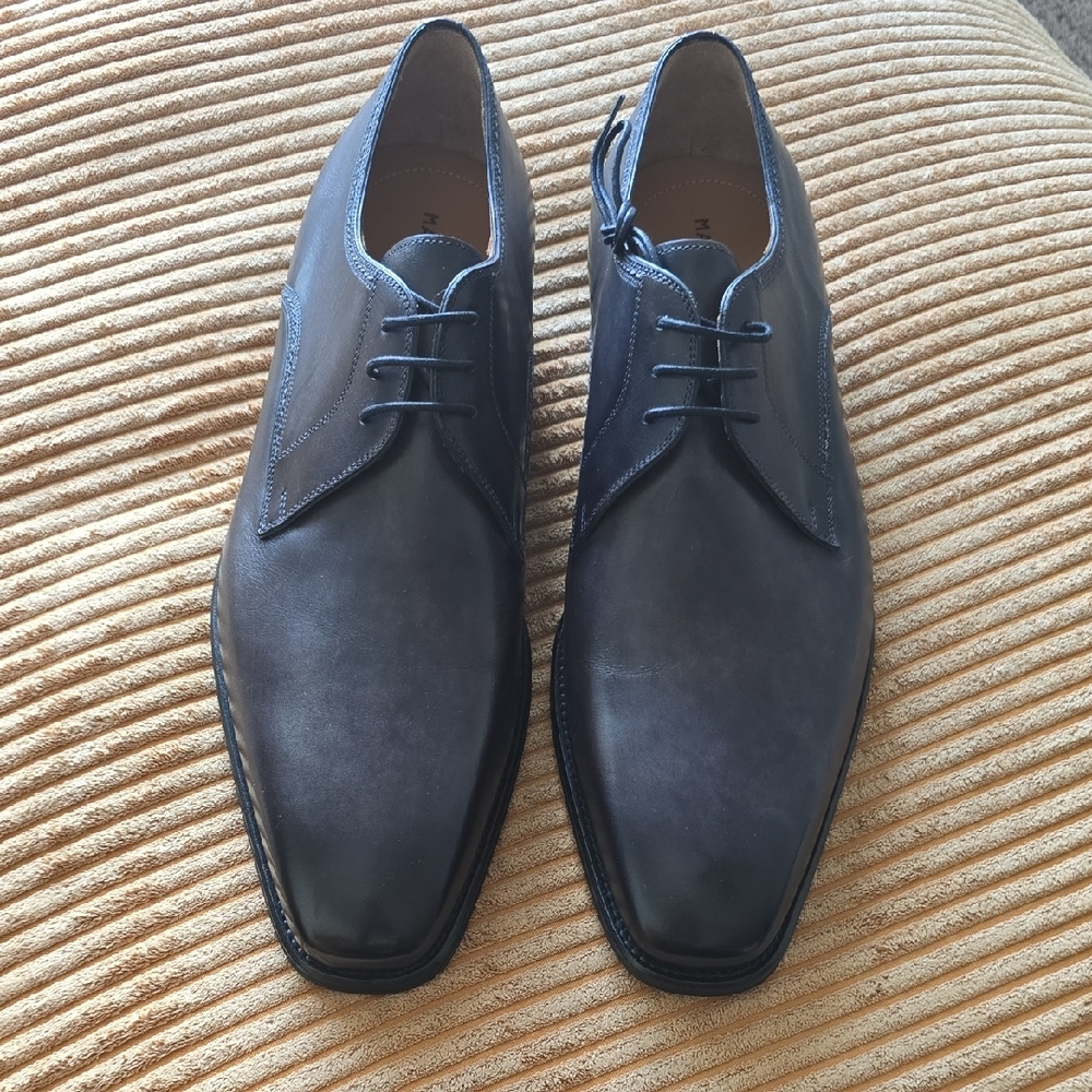 Magnanni Black Oxford Shoes Sleek Formal Design